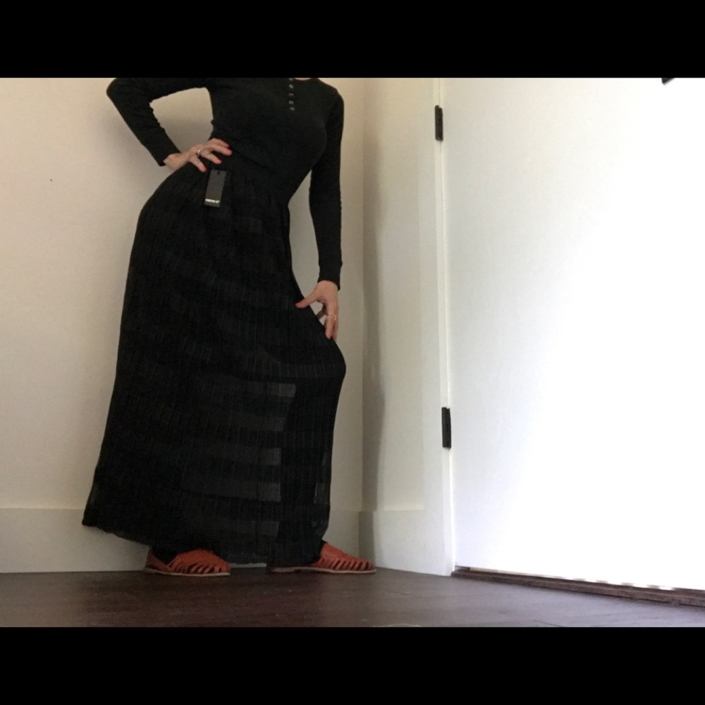 Forever 21 NWT Black Sheer/Square Print Maxi Skirt - Picture 7 of 11